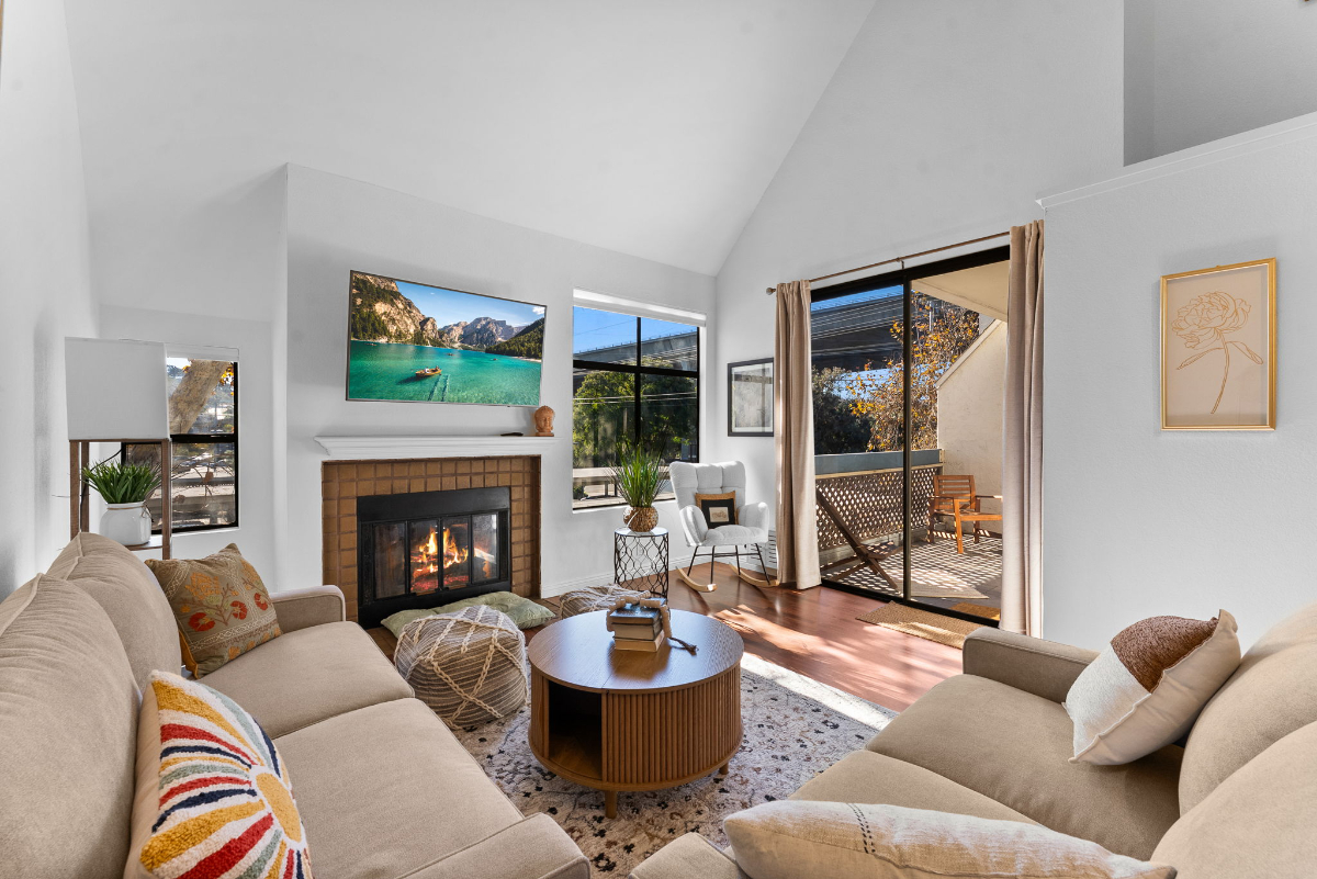 Cozy 2-BR Condo in Heart of Mission Valley, San Diego - Photo 4