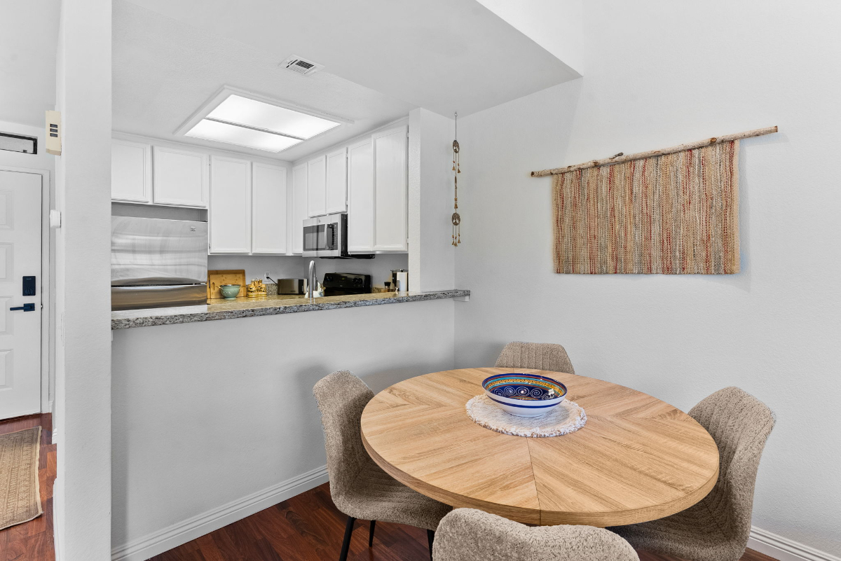 Cozy 2-BR Condo in Heart of Mission Valley, San Diego - Photo 6