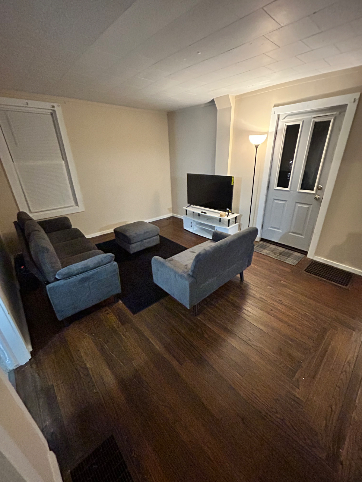 4 bedroom 2 Baths - Photo 4