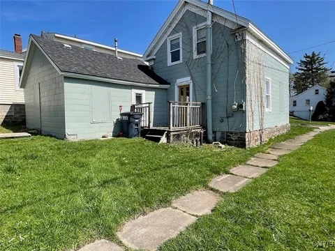 4 bedroom 2 Baths - Photo 2