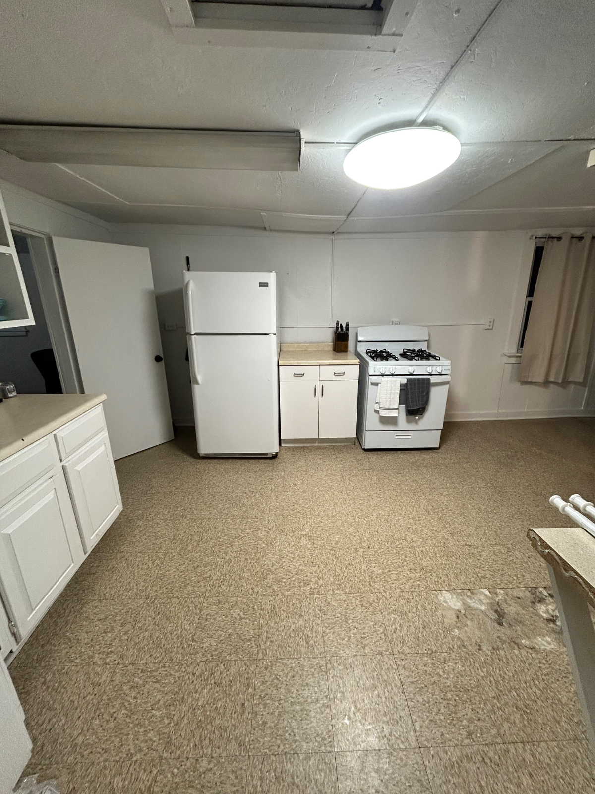4 bedroom 2 Baths - Photo 8