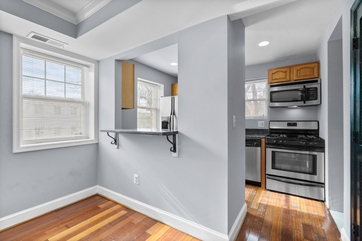 Cozy Condo in SE DC - Photo 5