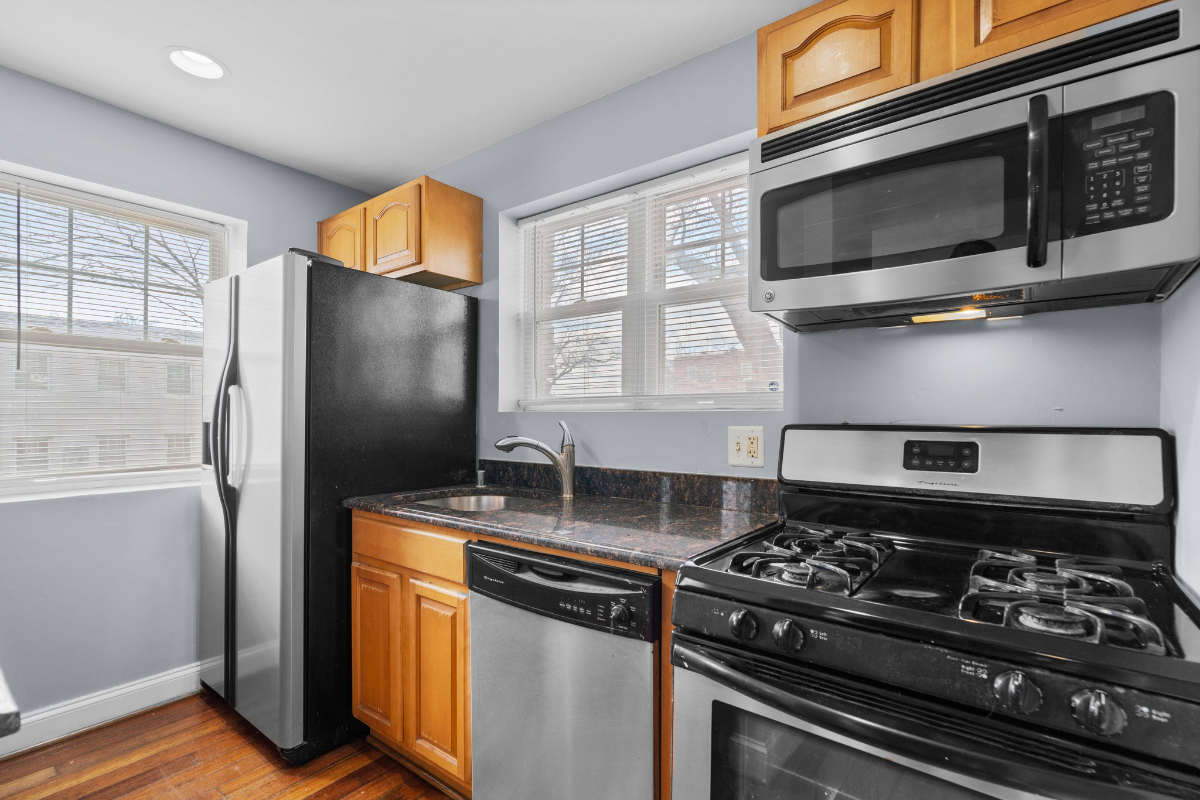 Cozy Condo in SE DC - Photo 6