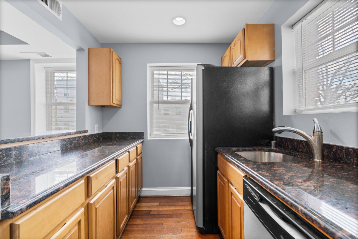 Cozy Condo in SE DC - Photo 7