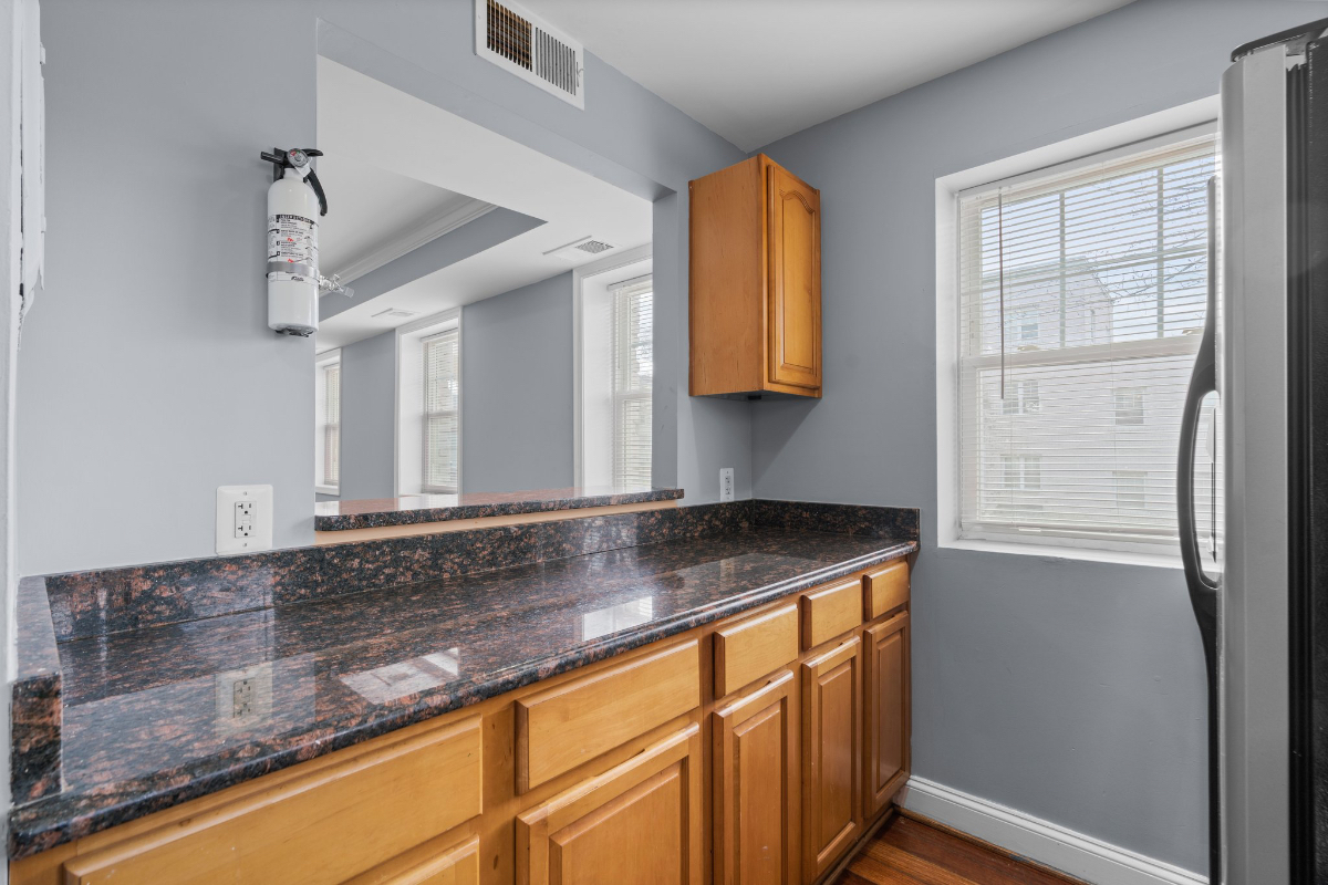 Cozy Condo in SE DC - Photo 8