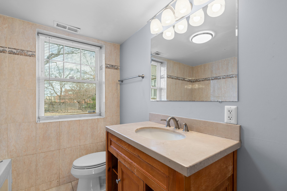 Cozy Condo in SE DC - Photo 11