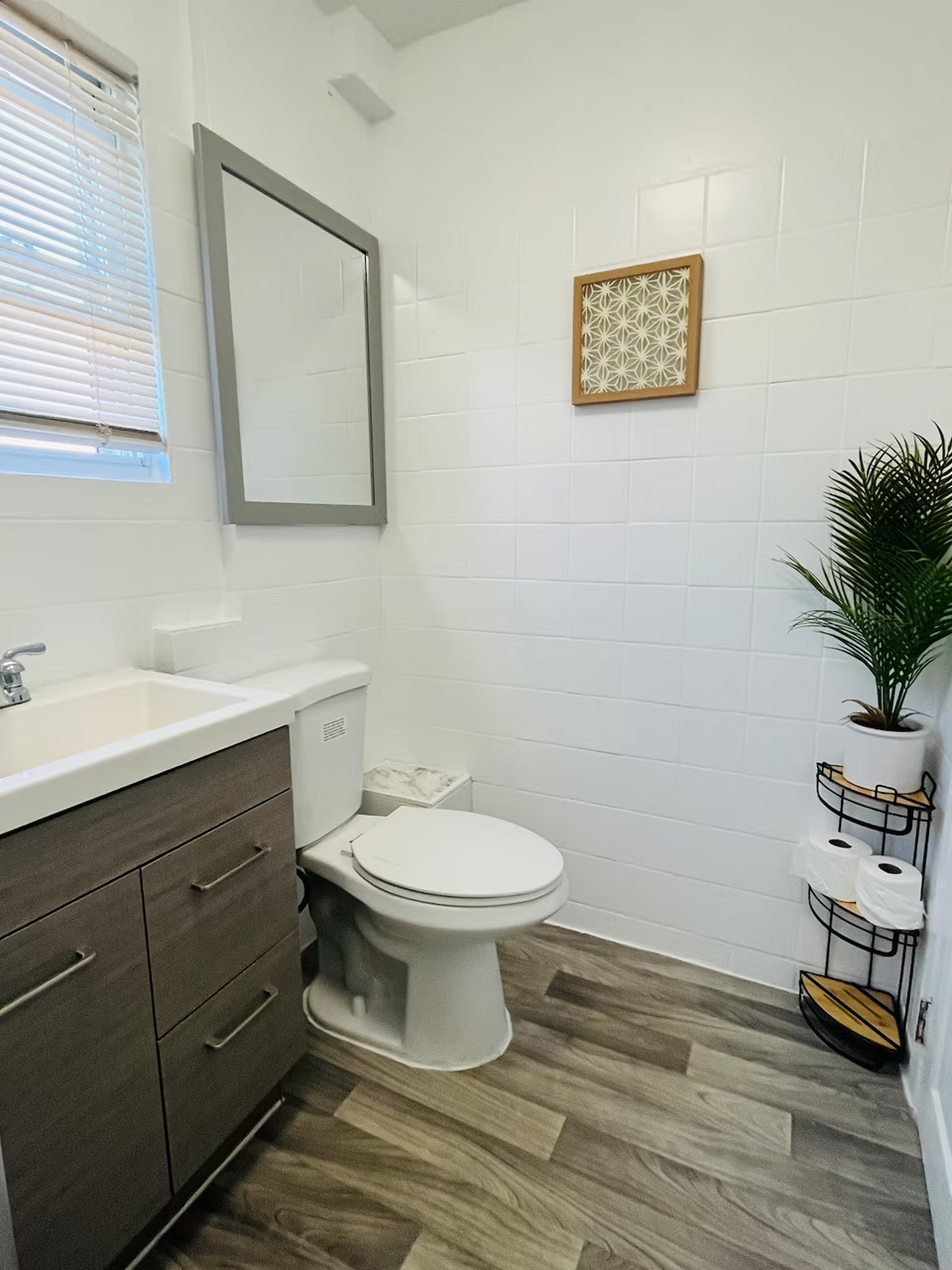 Modern Cozy Furnished Room - Photo 8