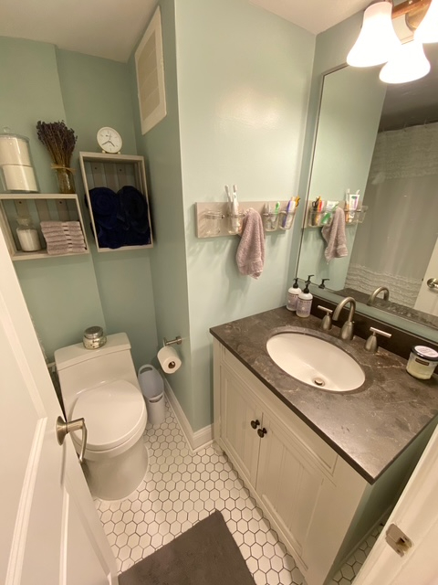 Furnished Bedroom in a Great Location - Photo 6