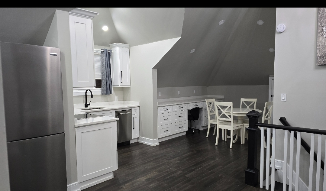 South Bayshore Apartment - Photo 1