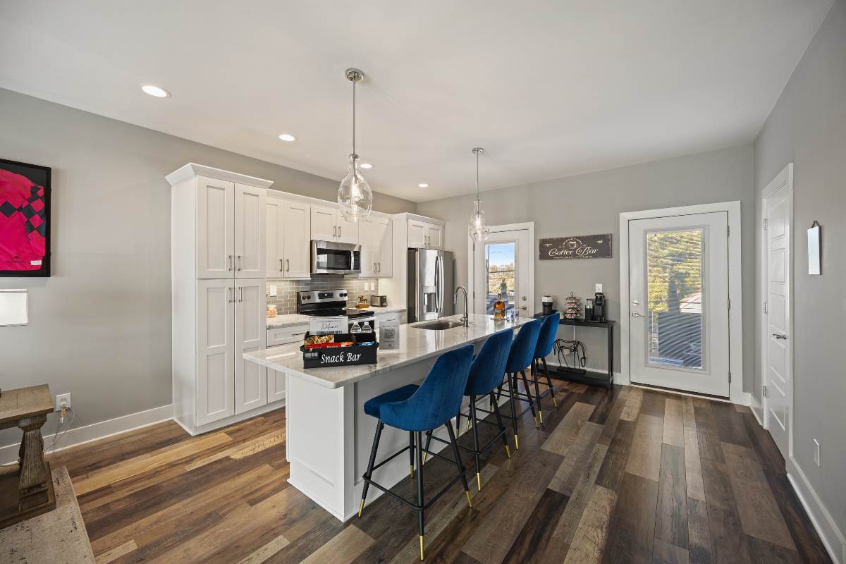 Chic Downtown Lexington 2BR/2BA Townhome - Hospital Hub - Modern, Safe - Photo 3