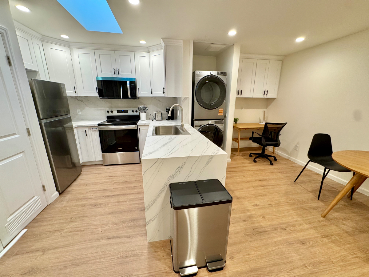 New 1BR Apt, In-Unit W/D, AC, Off Street Parking, Walkable, Fast WiFi, Work Space, Mins to ALL - Photo 6