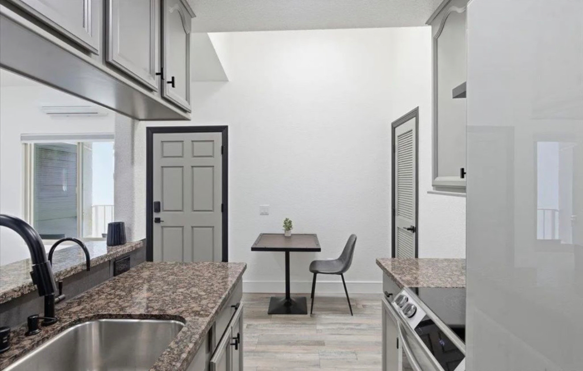 Modern & Cozy North Park Condo - Prime Location - Photo 4