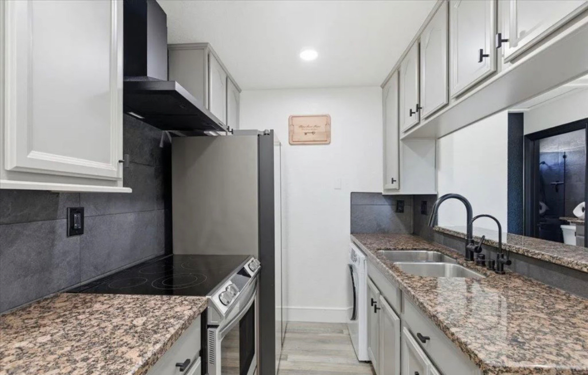 Modern & Cozy North Park Condo - Prime Location - Photo 3