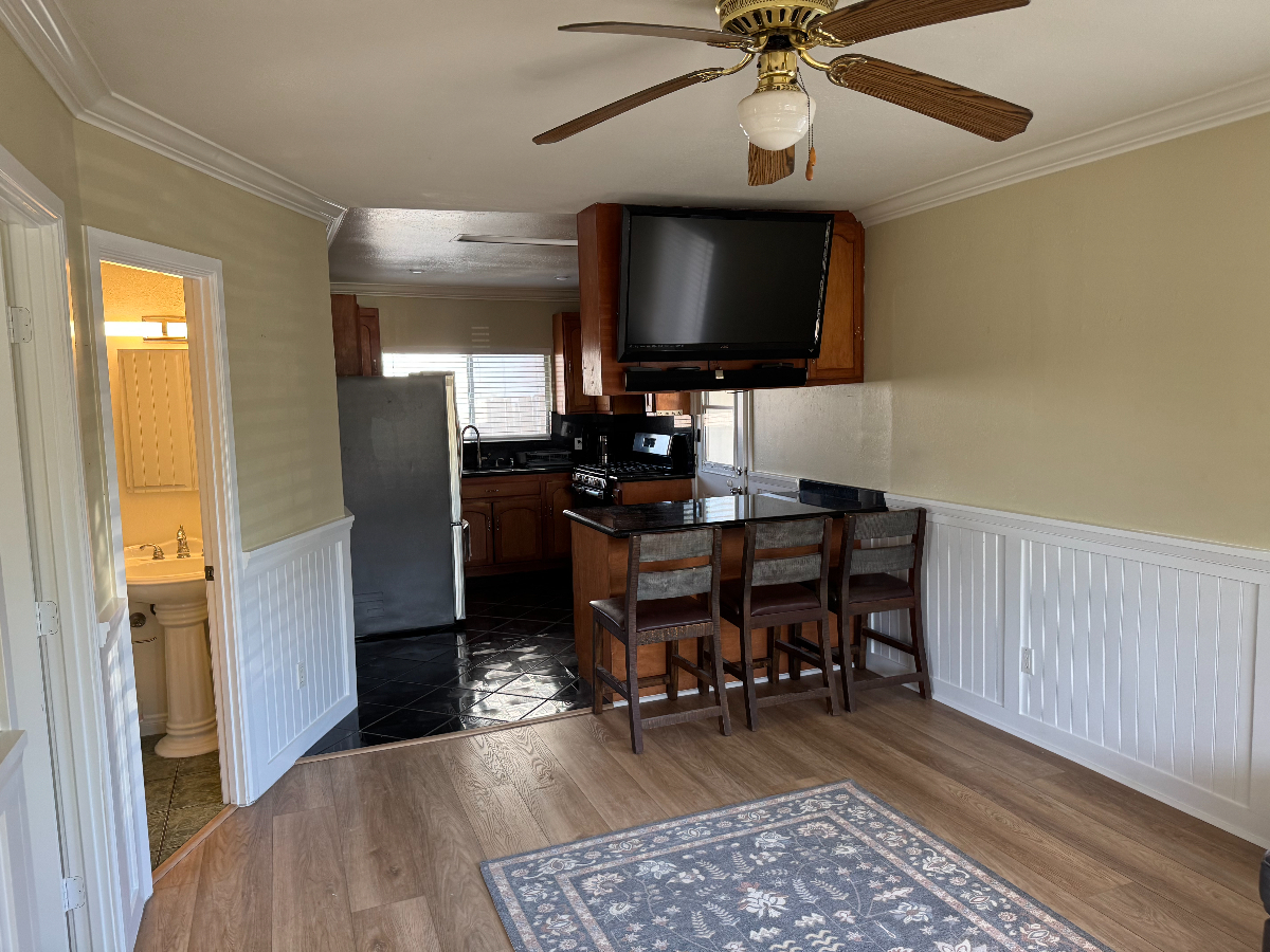Spacious 2 Storey Rental In North Park With All Utilities Included Near Major Hospitals And Downtown - Photo 3