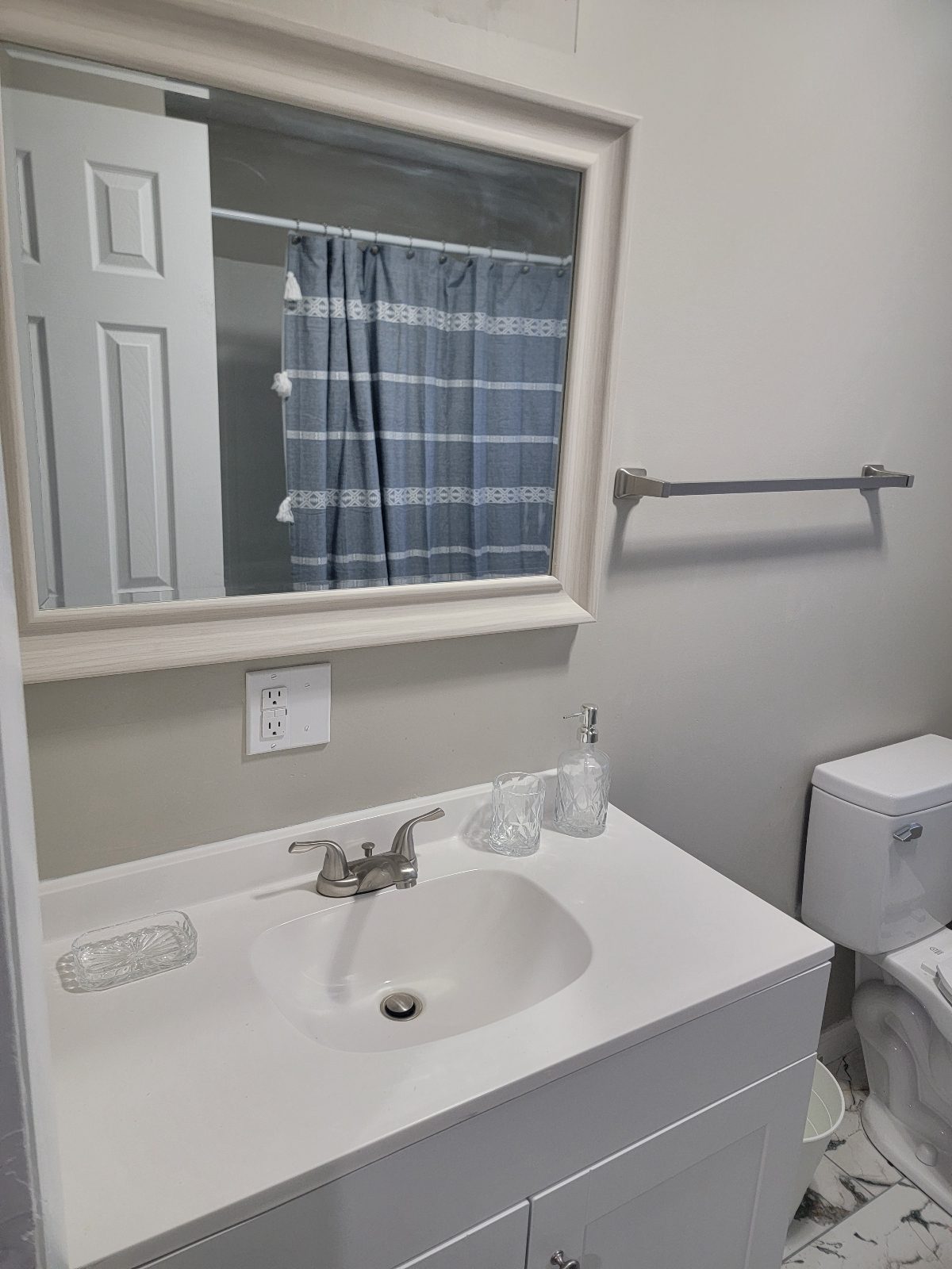 Charming Furnished Duplex - Photo 7