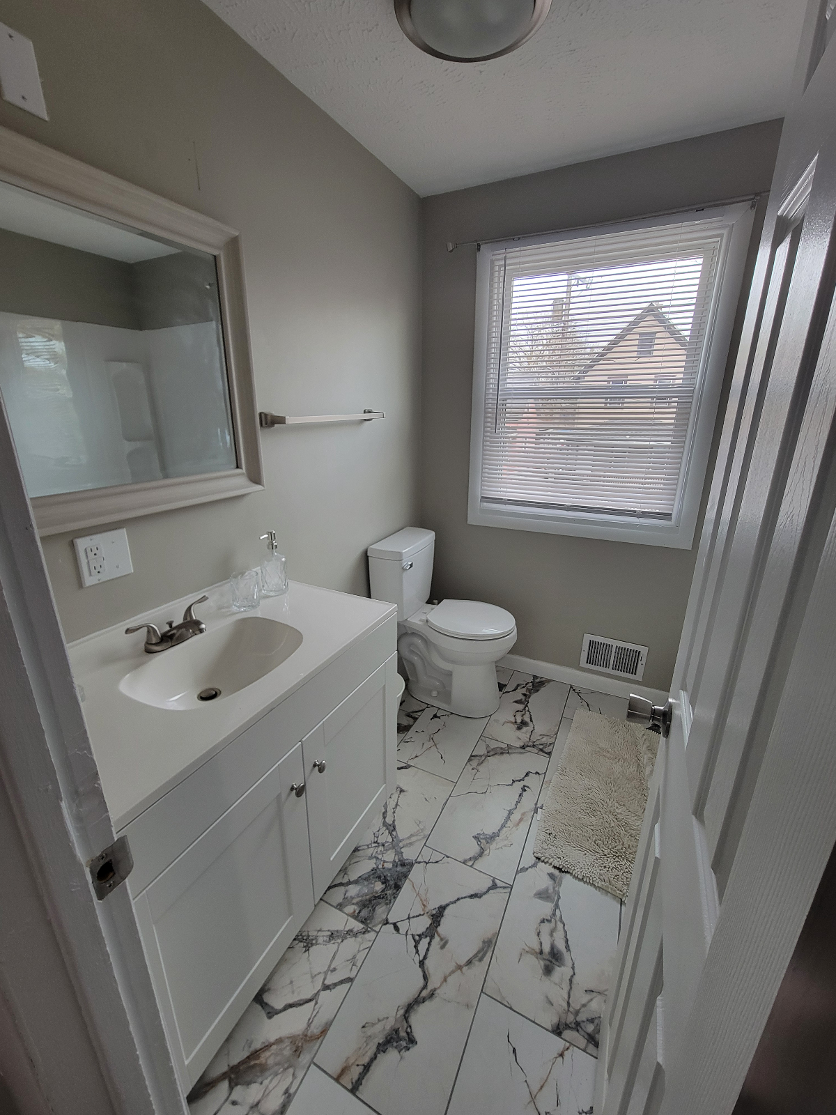 Charming Furnished Duplex - Photo 8
