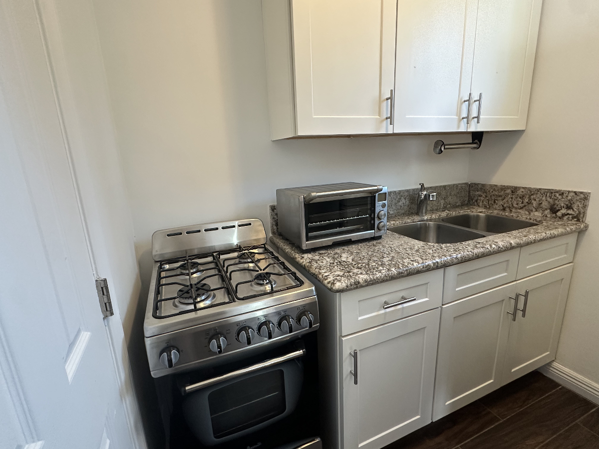 Cozy Faircrest Heights Studio Guest Cottage - Photo 5