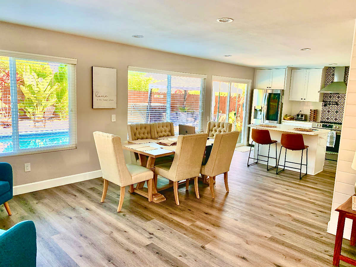 4BR Executive Home with Pool and Hot Tub in Quiet Safe San Diego Neighborhood - Photo 5