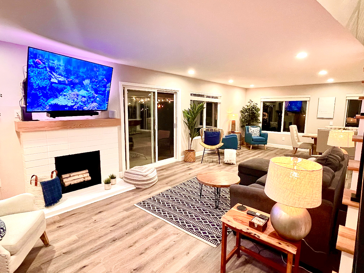 4BR Executive Home with Pool and Hot Tub in Quiet Safe San Diego Neighborhood - Photo 2