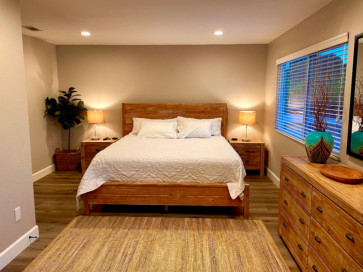 4BR Executive Home with Pool and Hot Tub in Quiet Safe San Diego Neighborhood - Photo 6