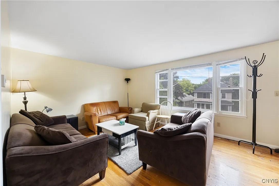 Private Room on a quiet block close to hospitals and public transportation - Photo 2