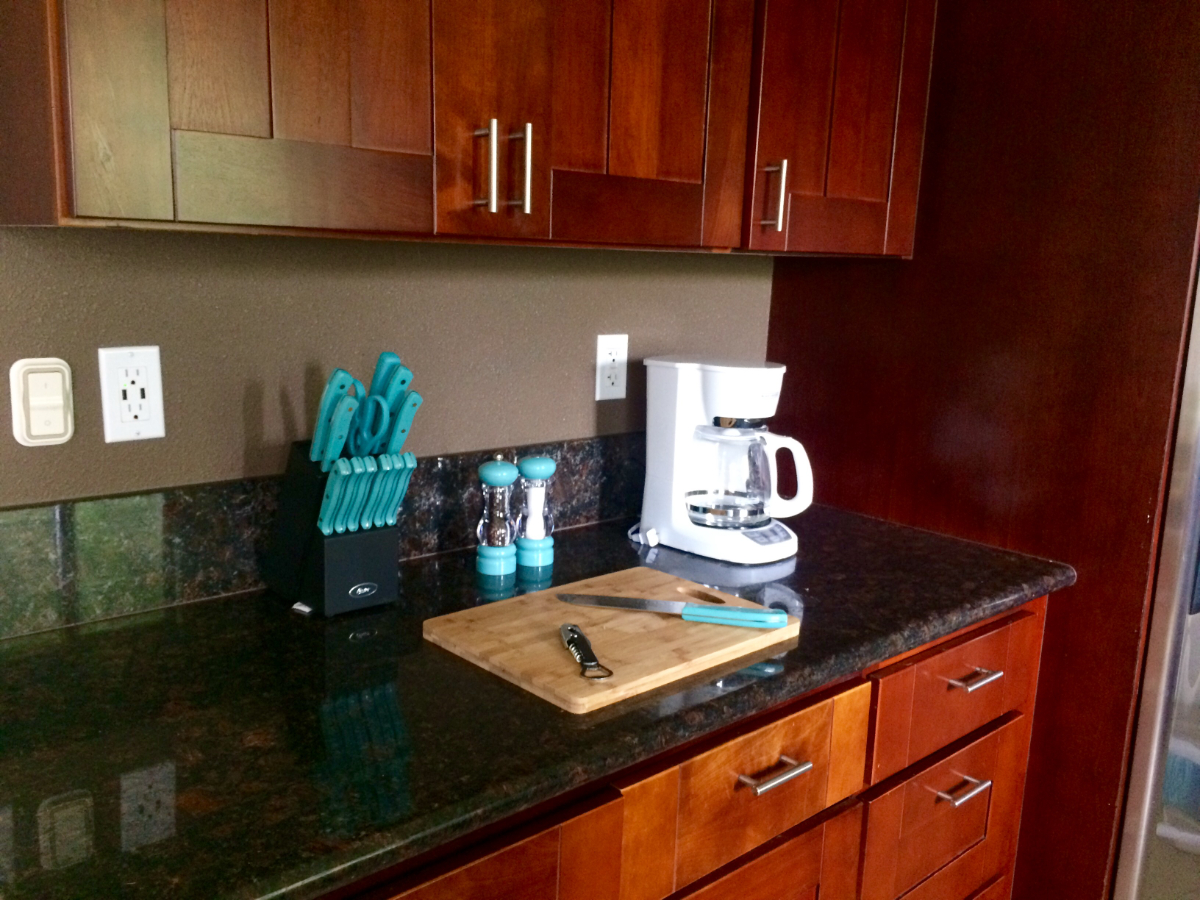 Beautiful Hale Close to the Ocean - Most Utilities inc. - Photo 3