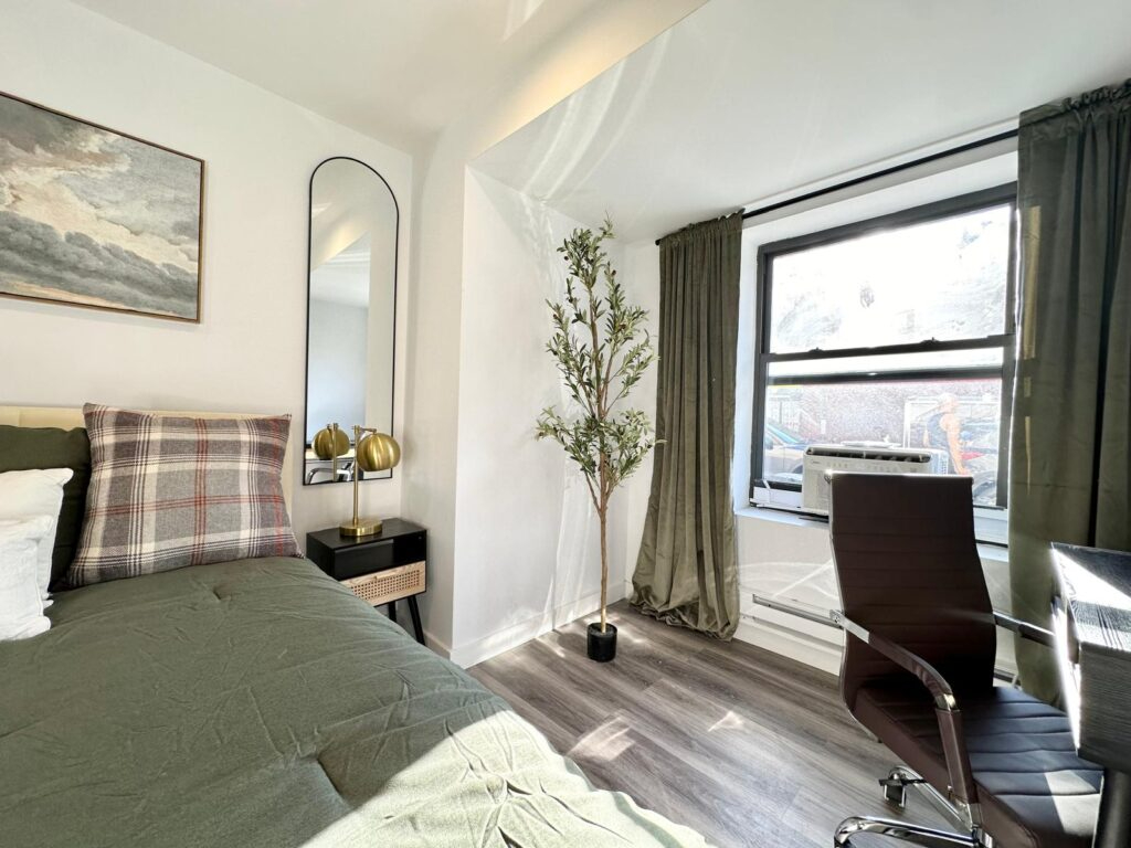 Big Bright Room in Vanderbilt Ave #686 - Photo 3