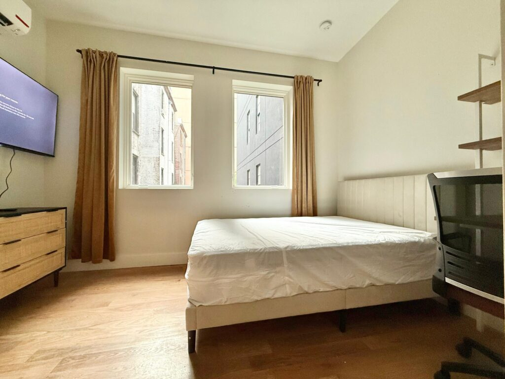 Furnished Brightroom in Clinton Hill #824 - Photo 2