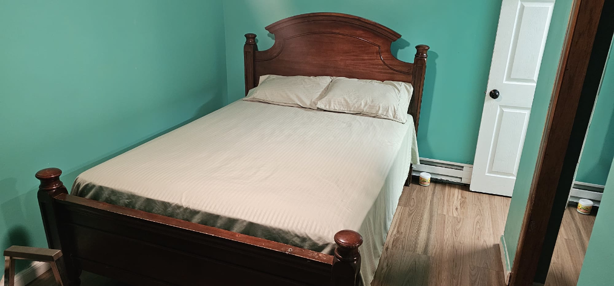 Comfortable 2-Bed, 1-Bath Apartment With Kitchen Extras and Easy Street Parking - Photo 3