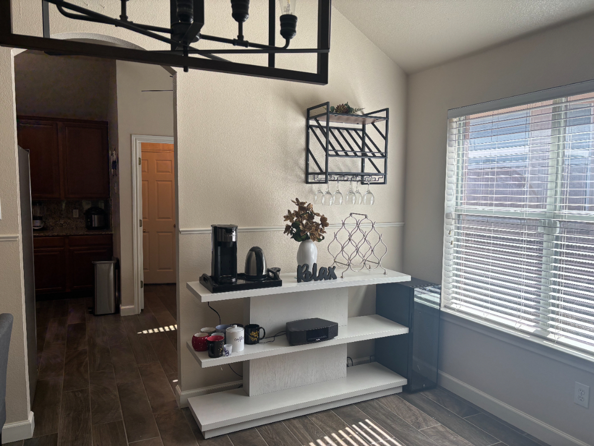 Spacious King Room with Private Bath & Garage Parking in Shared Home -- Flexible Lease Term Room 1 - Photo 8