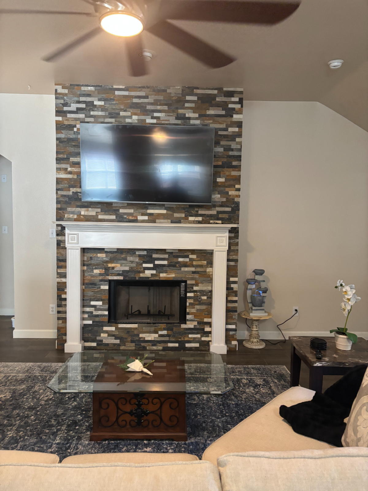 Spacious King Room with Private Bath & Garage Parking in Shared Home -- Flexible Lease Term Room 1 - Photo 7