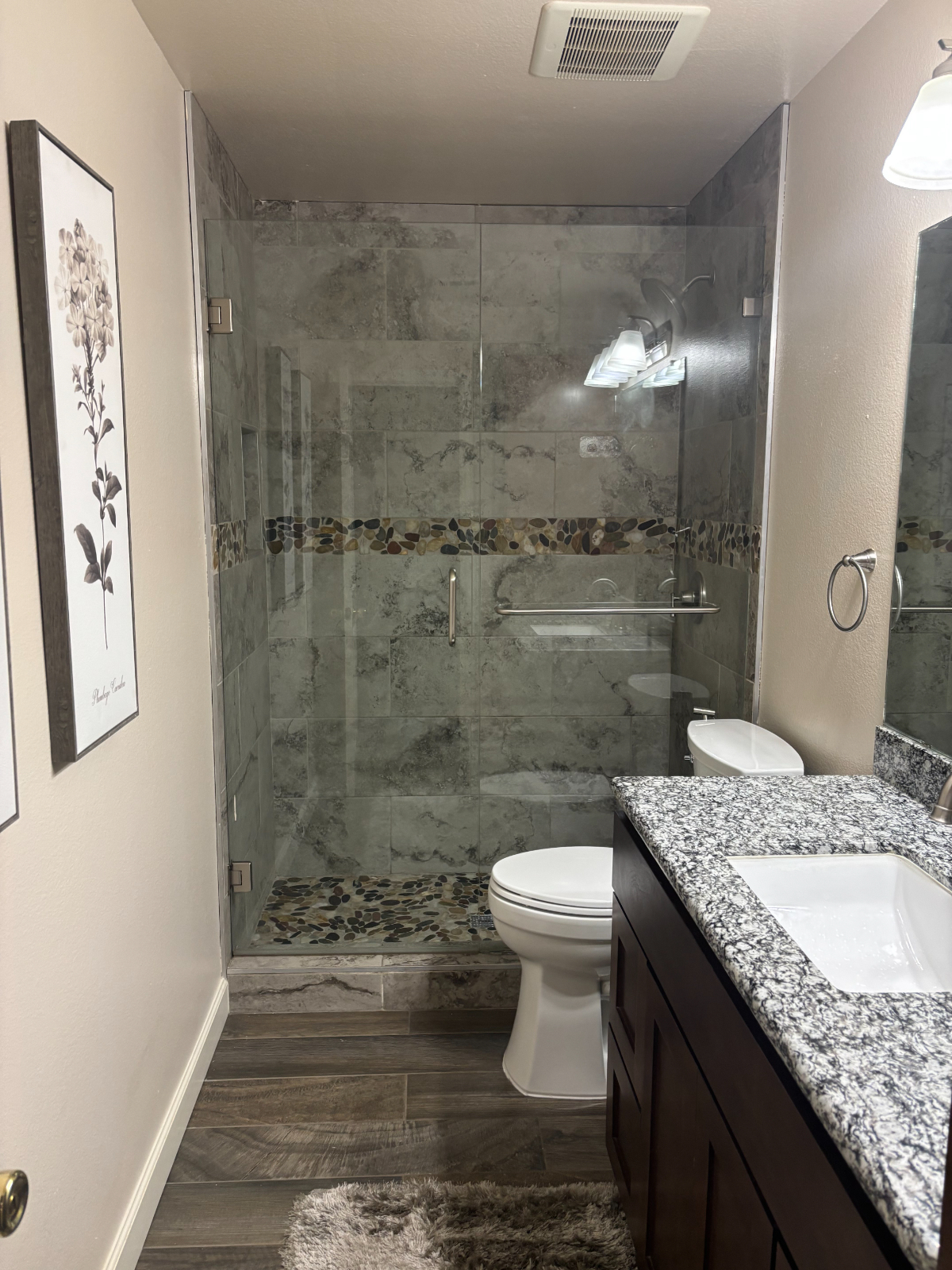 Spacious King Room with Private Bath & Garage Parking in Shared Home -- Flexible Lease Term Room 1 - Photo 3