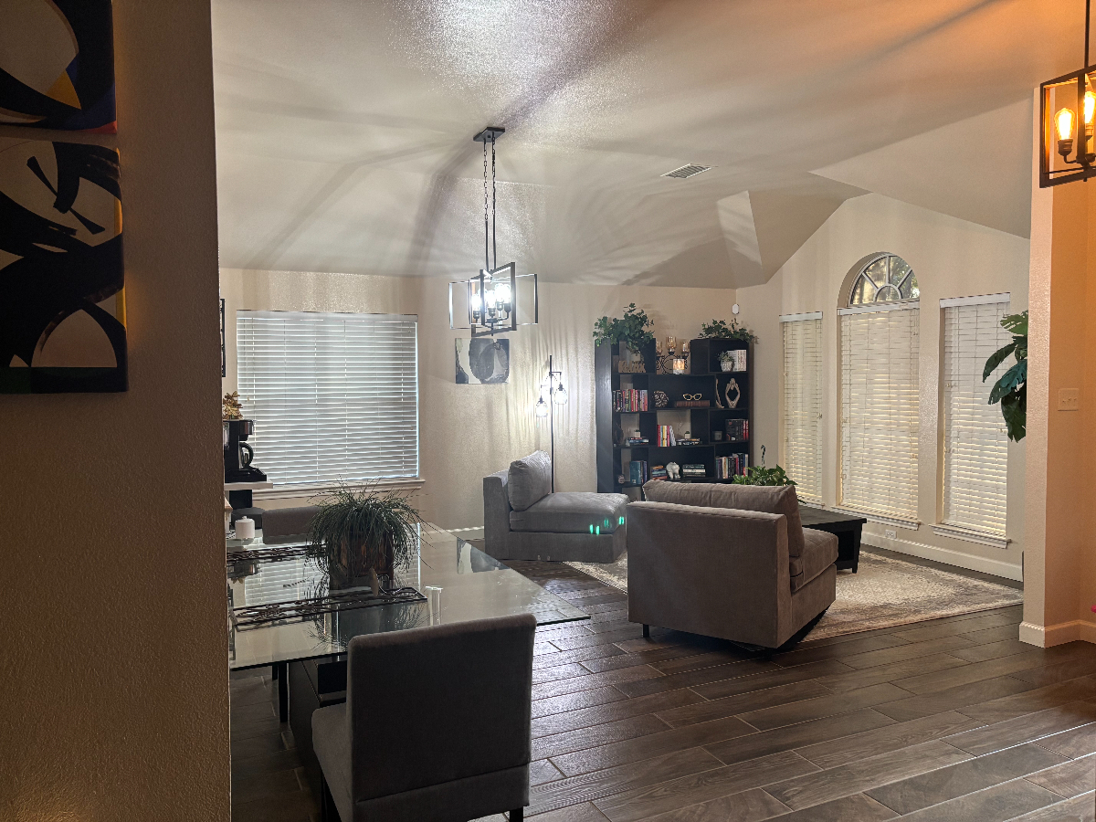 Spacious King Room with Private Bath & Garage Parking in Shared Home -- Flexible Lease Term Room 1 - Photo 10