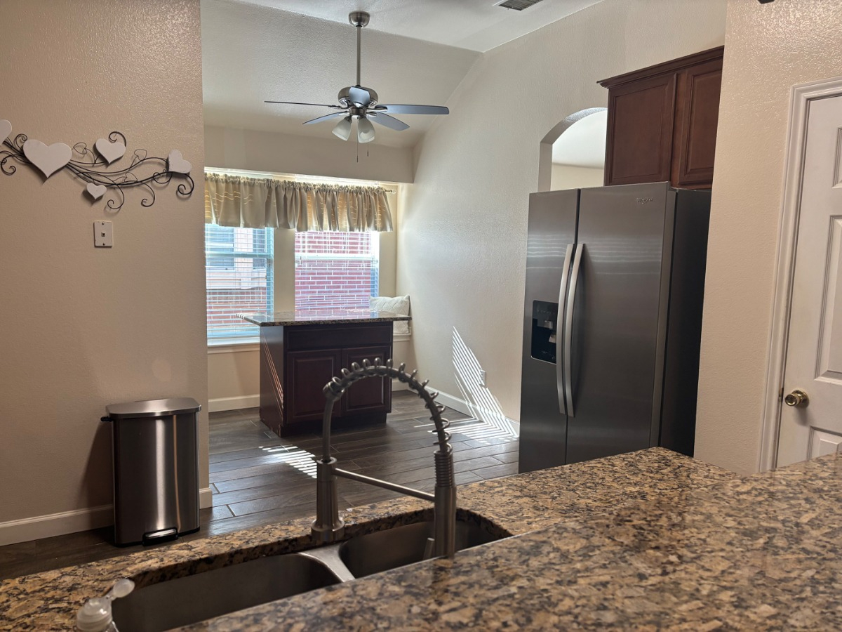 Spacious King Room with Private Bath & Garage Parking in Shared Home -- Flexible Lease Term Room 1 - Photo 5