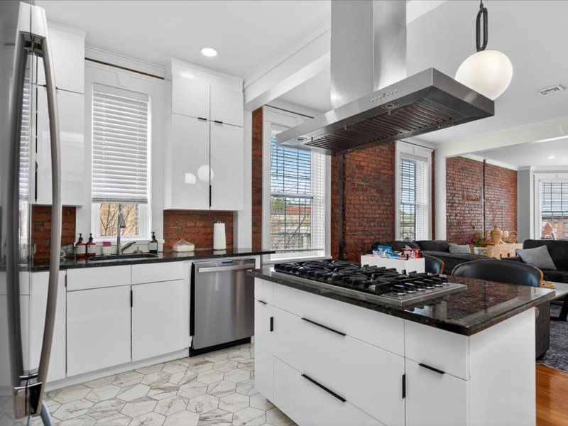 Modern Cohoes Flat with Balcony Coffee Bar 3BD 2BR - Photo 5