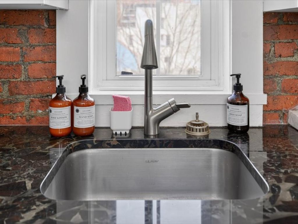 Modern Cohoes Flat with Balcony Coffee Bar 3BD 2BR - Photo 7