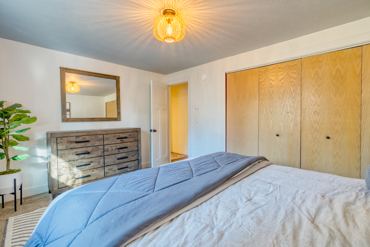 Peaceful 3BR Near Bend. Modern, Forested, Perfect for Remote Workers & Families - Photo 6
