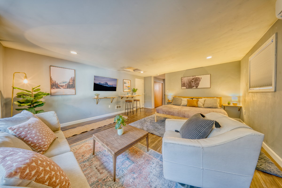 Peaceful 3BR Near Bend. Modern, Forested, Perfect for Remote Workers & Families - Photo 4