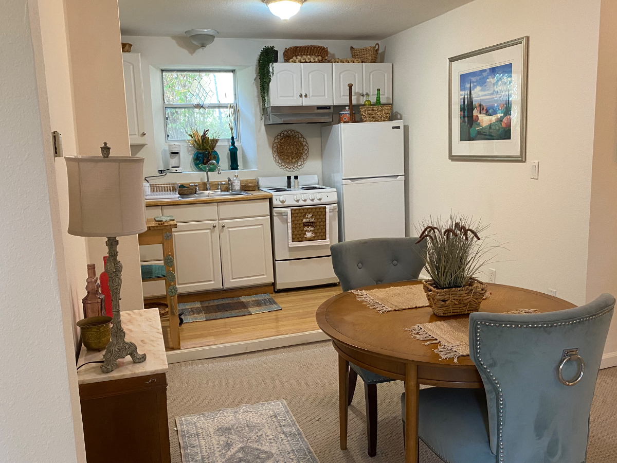 Cozy In-Law Apartment Near Hospitals - Photo 3