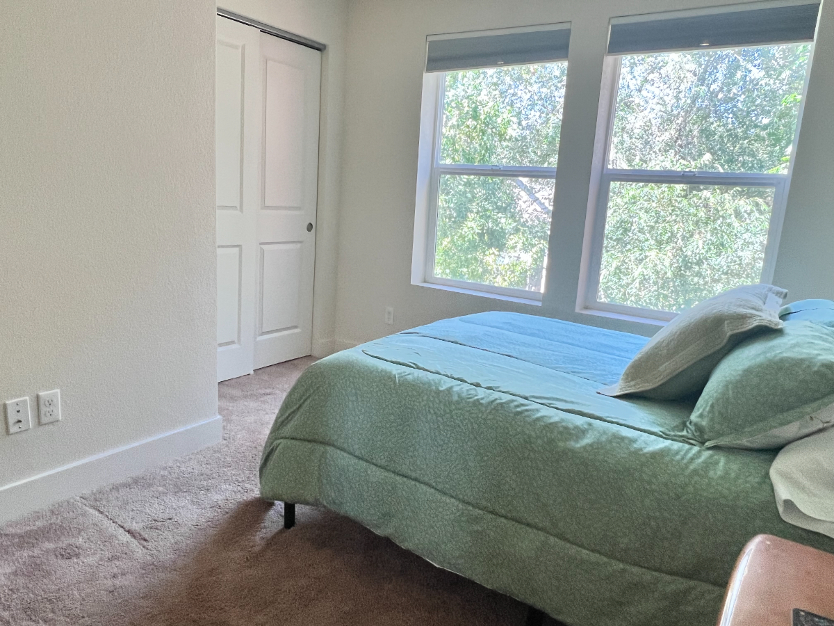 Cozy Bedroom with Shared Bath in Spacious Boulder Home - Photo 4