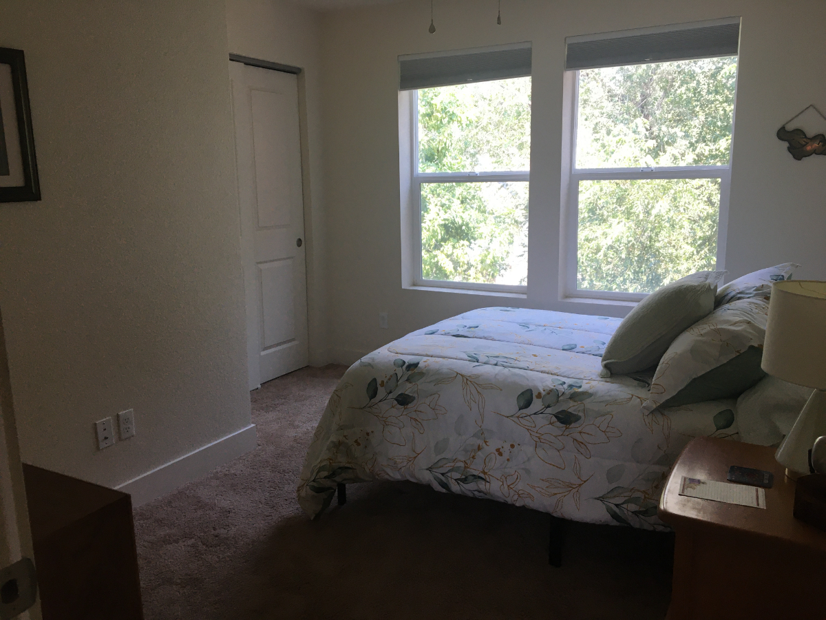 Cozy Bedroom with Shared Bath in Spacious Boulder Home - Photo 2