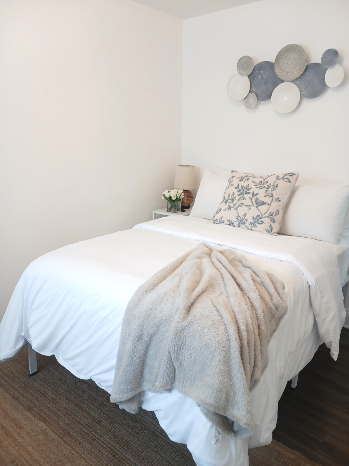 Beautiful Renovated Secure Condo, Close to multiple hospitals - Photo 5