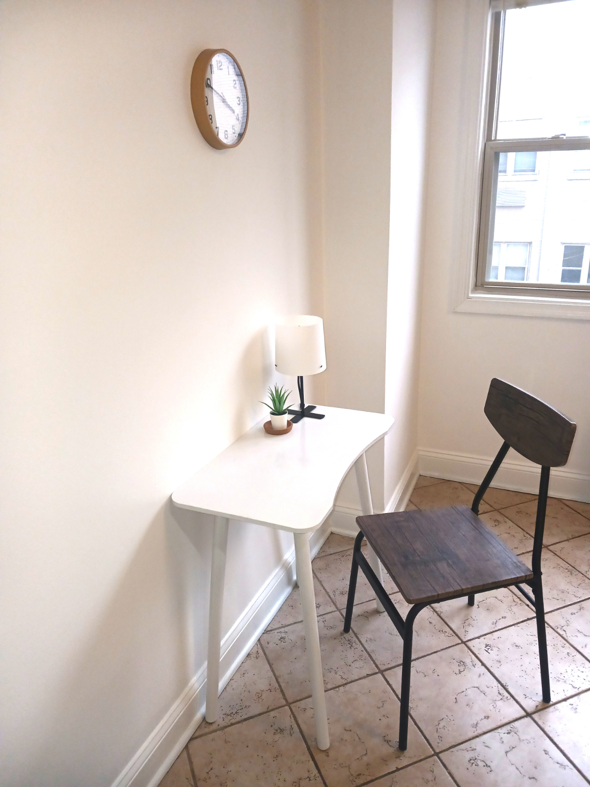 Beautiful Renovated Secure Condo, Close to multiple hospitals - Photo 4