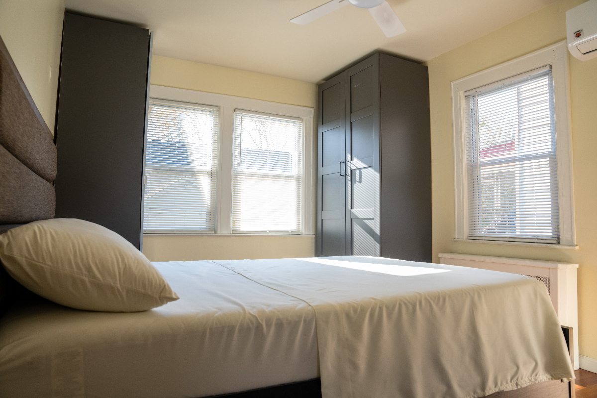Relaxing 1BR Suite in Residential St Albans Queens NY, Central Air, Utilities Included - Photo 2
