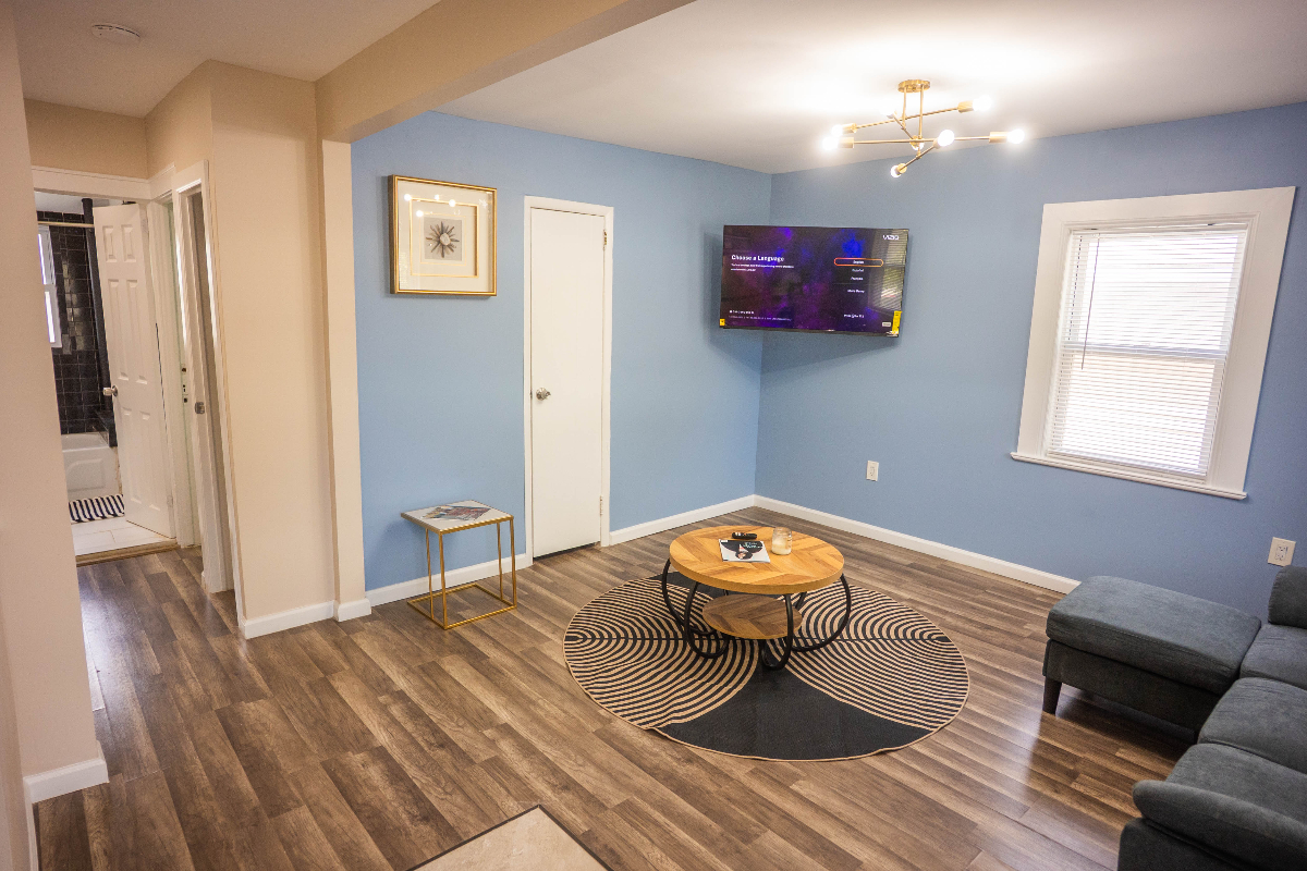 Relaxing 1BR Suite in Residential St Albans Queens NY, Central Air, Utilities Included - Photo 2