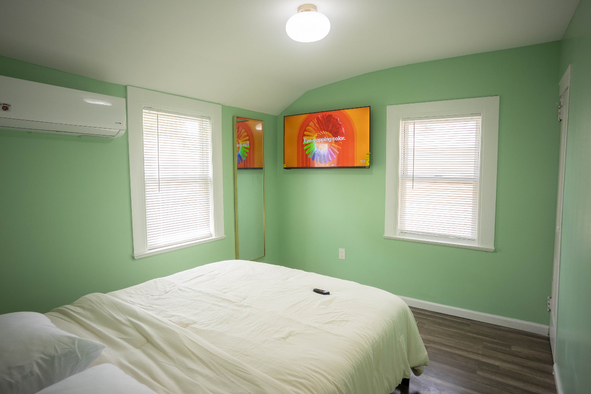 Relaxing 1BR Suite in Residential St Albans Queens NY, Central Air, Utilities Included - Photo 3
