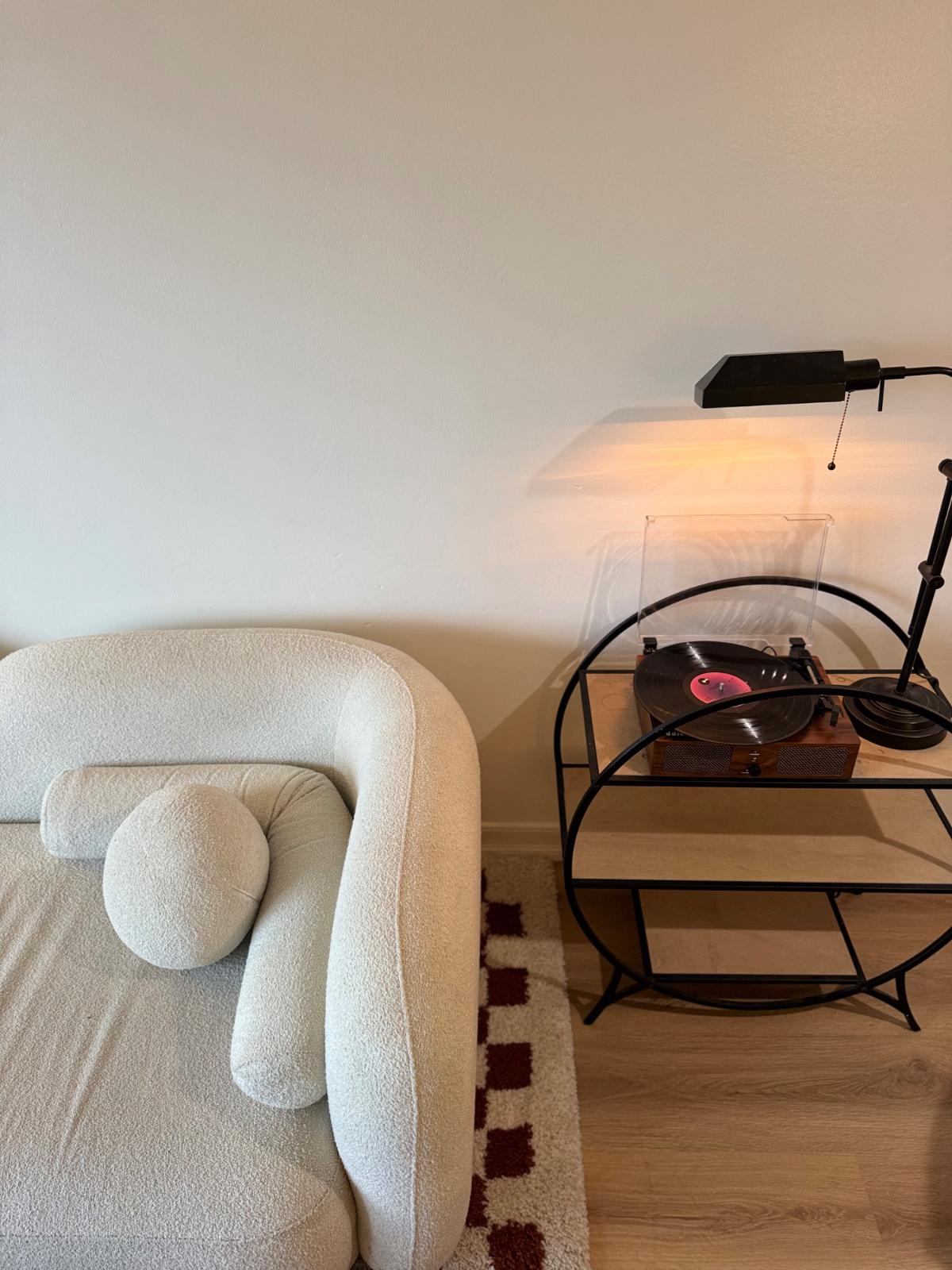 Cozy California 2BR Apartment with Free Parking Space - Photo 6