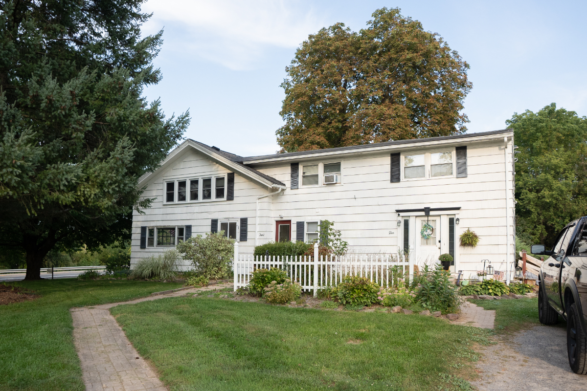 15 min. from everything, 4 bedroom House For Rent, Very Safe Neighborhood, Off Street Parking, Laund - Photo 4
