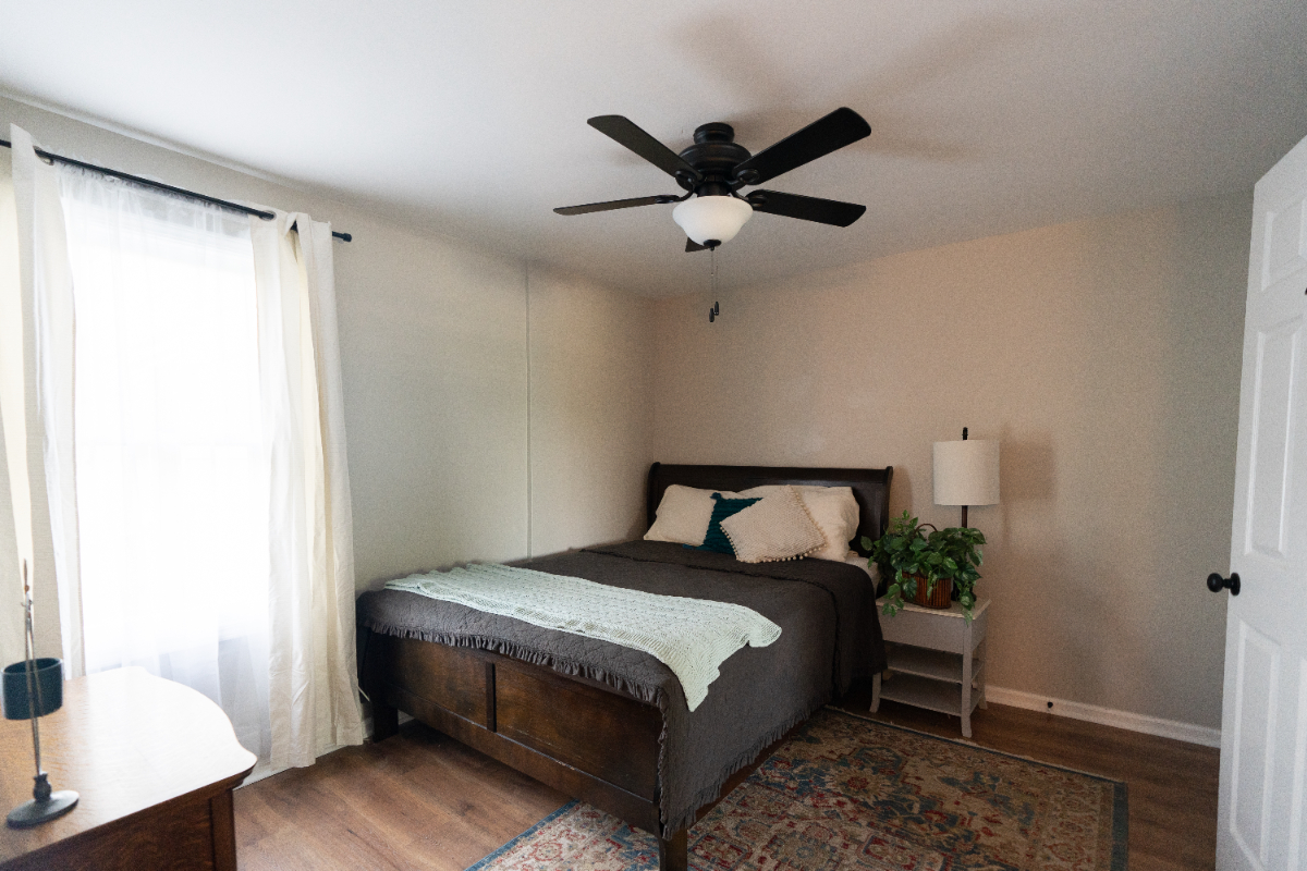 15 min. from everything, 4 bedroom House For Rent, Very Safe Neighborhood, Off Street Parking, Laund - Photo 7