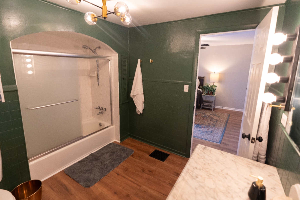 15 min. from everything, 4 bedroom House For Rent, Very Safe Neighborhood, Off Street Parking, Laund - Photo 8